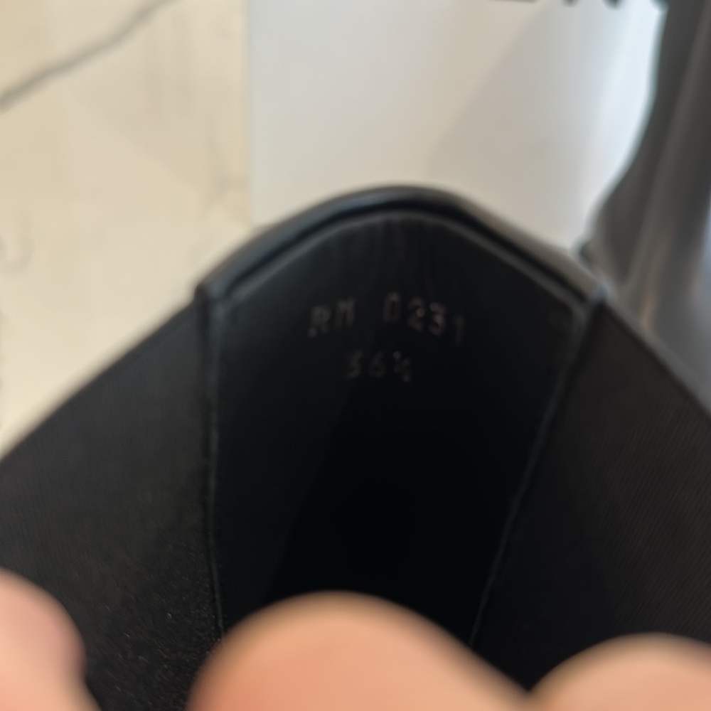 Givenchy Chelsea Boots - Picture 5 of 9